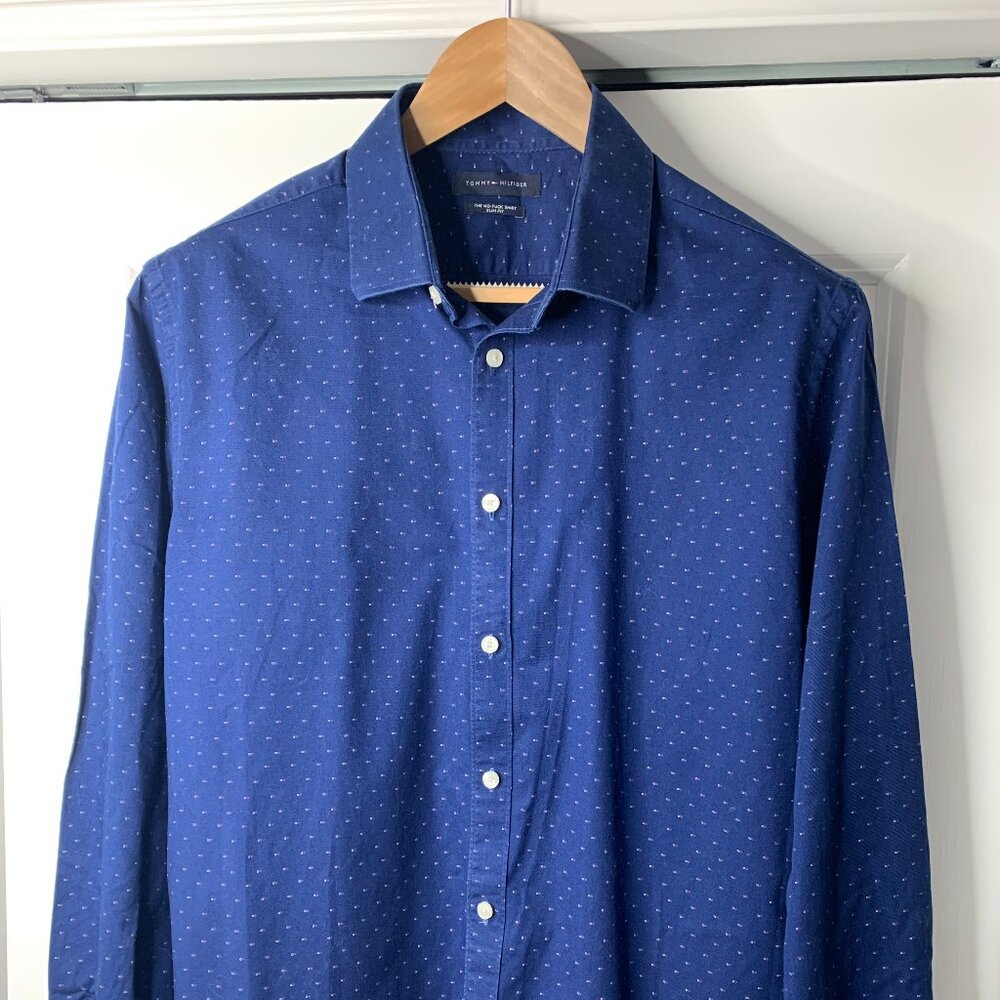 Tommy Hilfiger Men’s XL Blue Long Sleeve Shirt – Micro Red & White Pattern